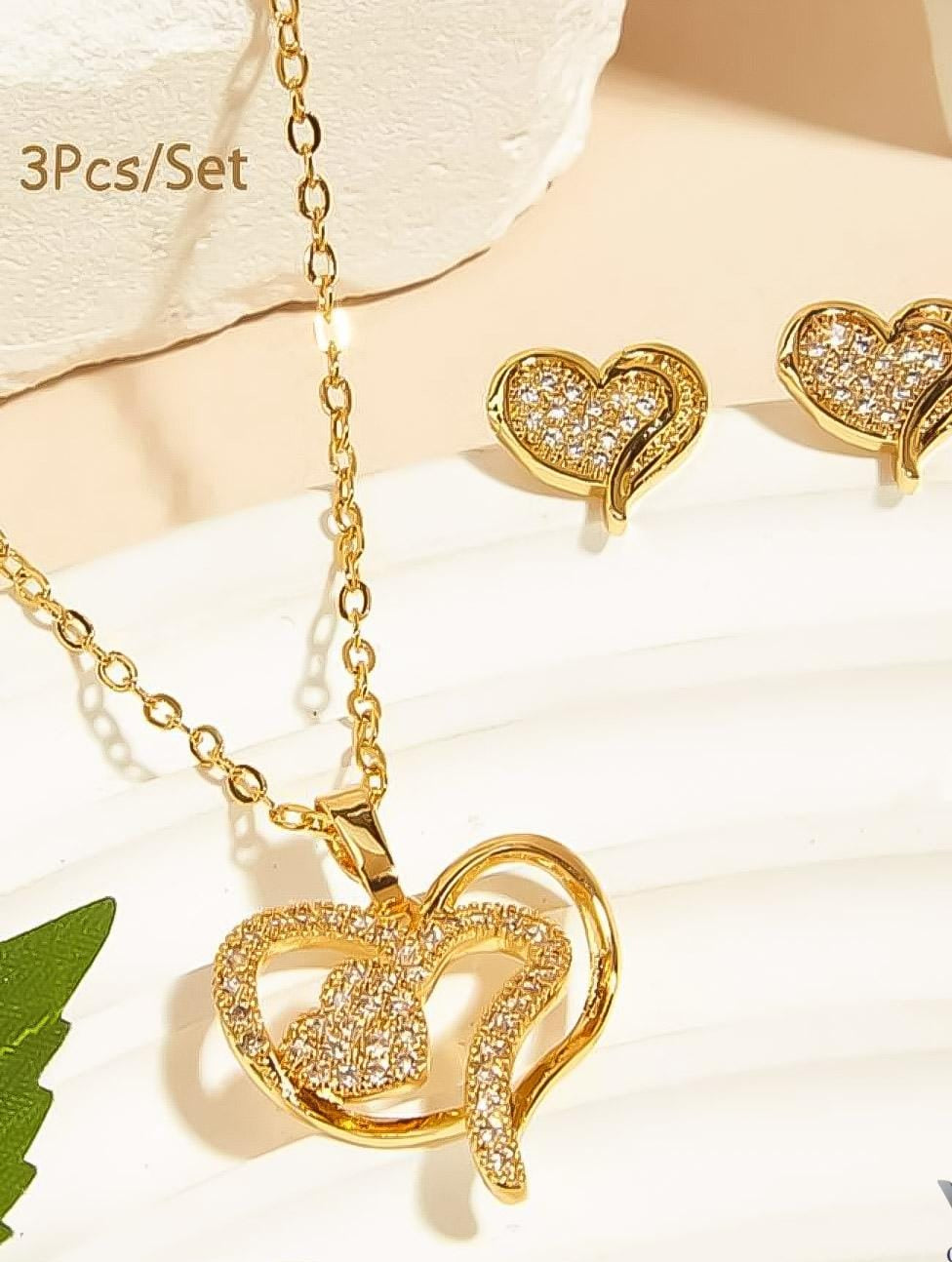 Fancy China Gold Plated Heart Locket Set